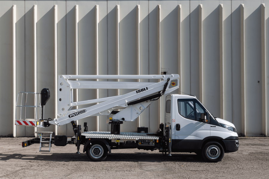 Why articulated aerial platforms are ideal for working at heights in confined spaces ?
