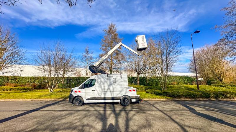 The cutaway van-mounted platform: compactness taken even further