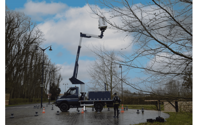 14,50m insulated telescopic aerial platform on iveco daily 7t e15p2