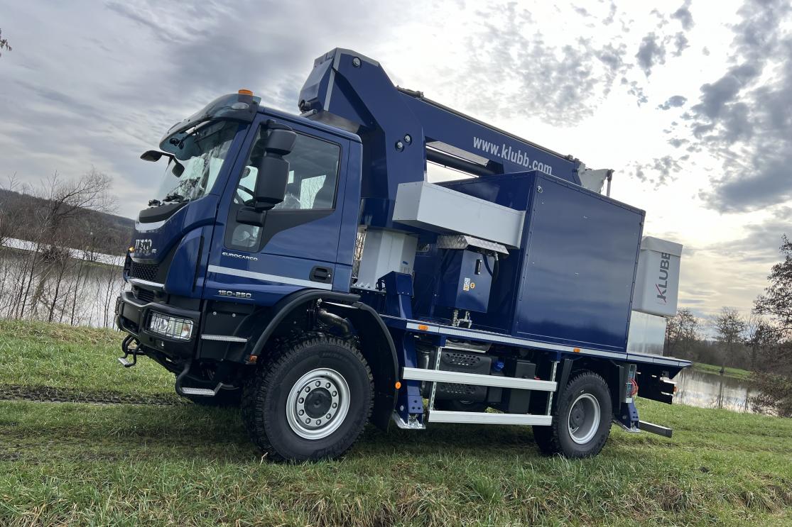 18,5m insulated aerial platform on iveco mlc150 4x4 e17p 4x4